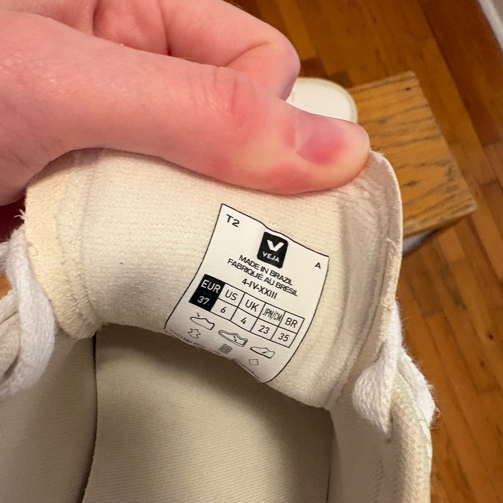 Veja Women's Campo Sneakers - Picture 6 of 6